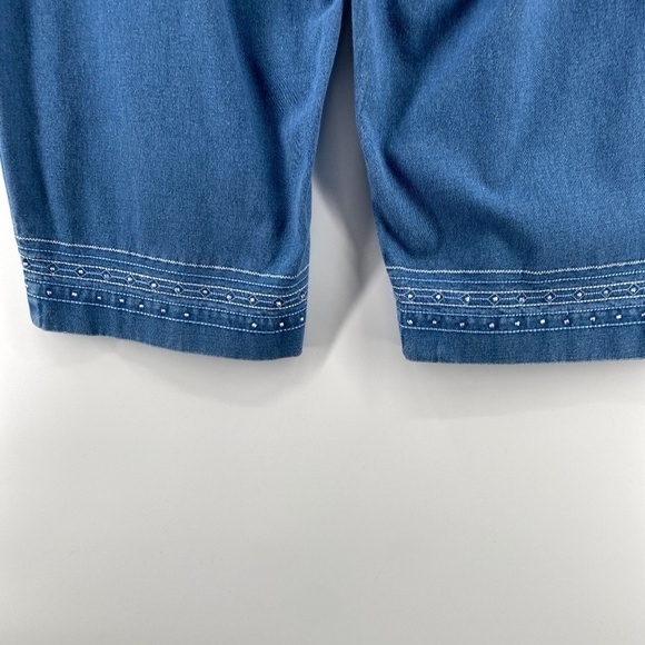 Alfred Dunner Jean Shorts Women's Size 14 Blue Denim Capris Button Zip Closure - Picture 11 of 14